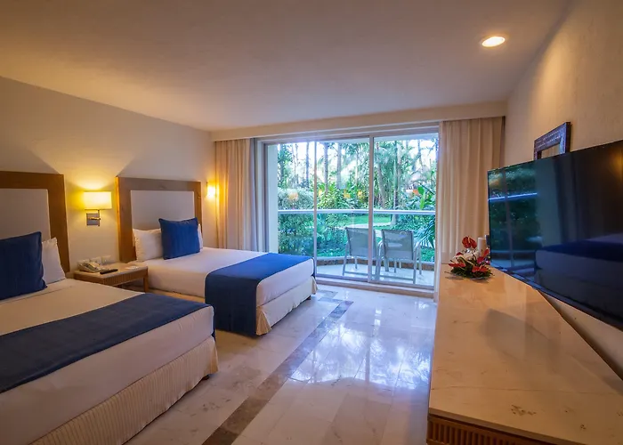 Grand Park Royal 5*