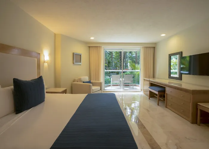 Grand Park Royal 5*